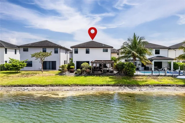 $1,180,000 | 15742 Northwest 88th Avenue, Miami Lakes, FL 33018