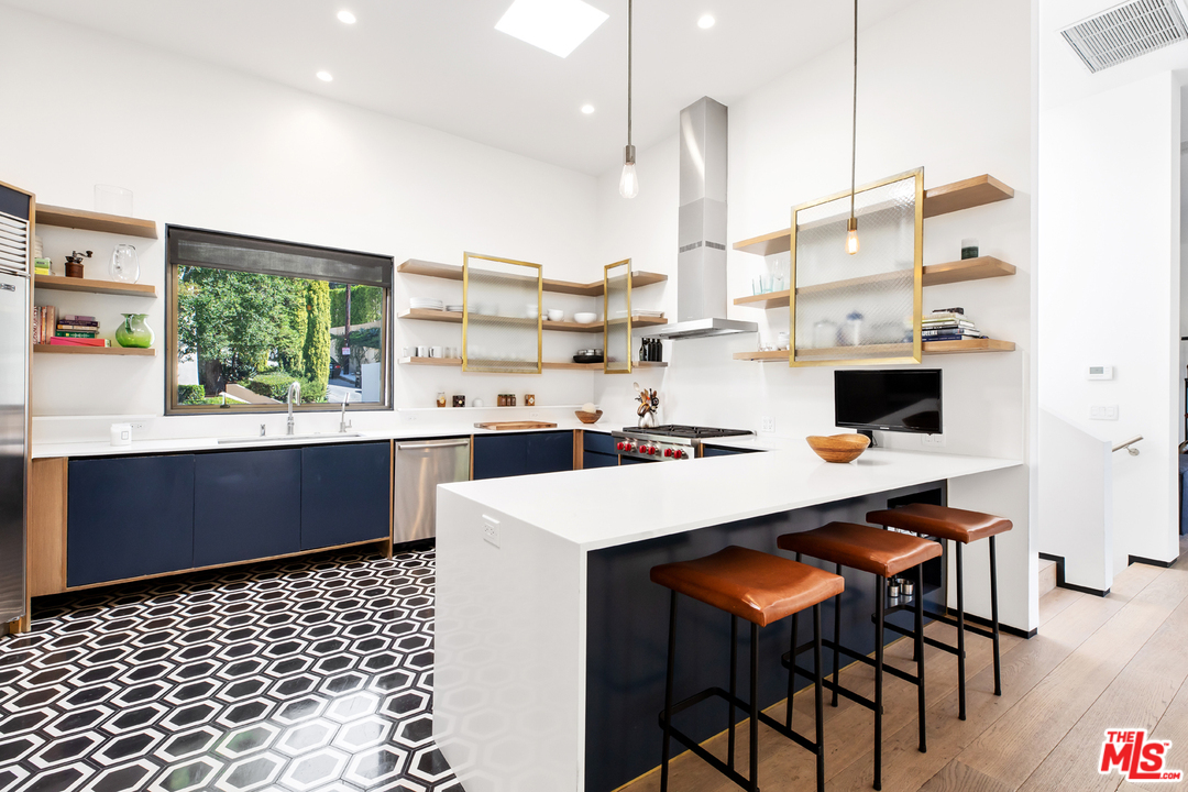 1660 Queens Road Los Angeles, CA 90069 - Photo 11 of 20 Gallery Image 11