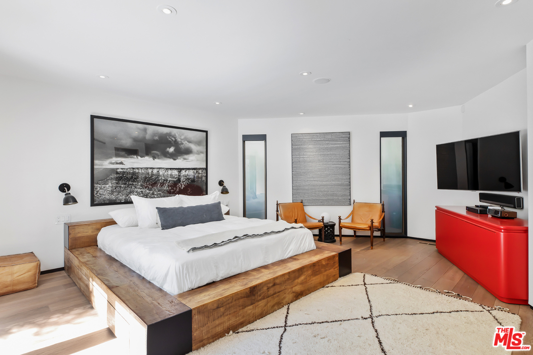 1660 Queens Road Los Angeles, CA 90069 - Photo 13 of 20 Gallery Image 13