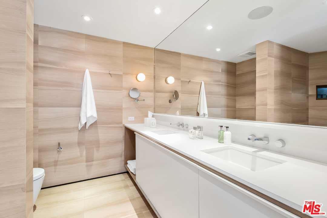 1660 Queens Road Los Angeles, CA 90069 - Photo 14 of 20 Gallery Image 14