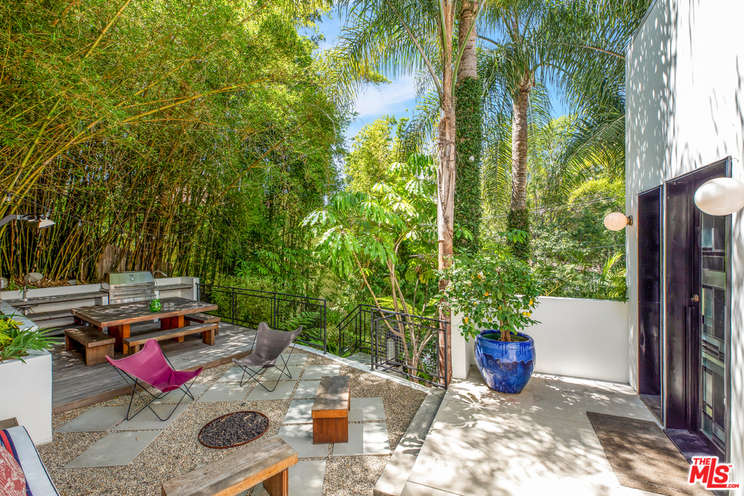 1660 Queens Road Los Angeles, CA 90069 - Photo 17 of 20 Gallery Image 17