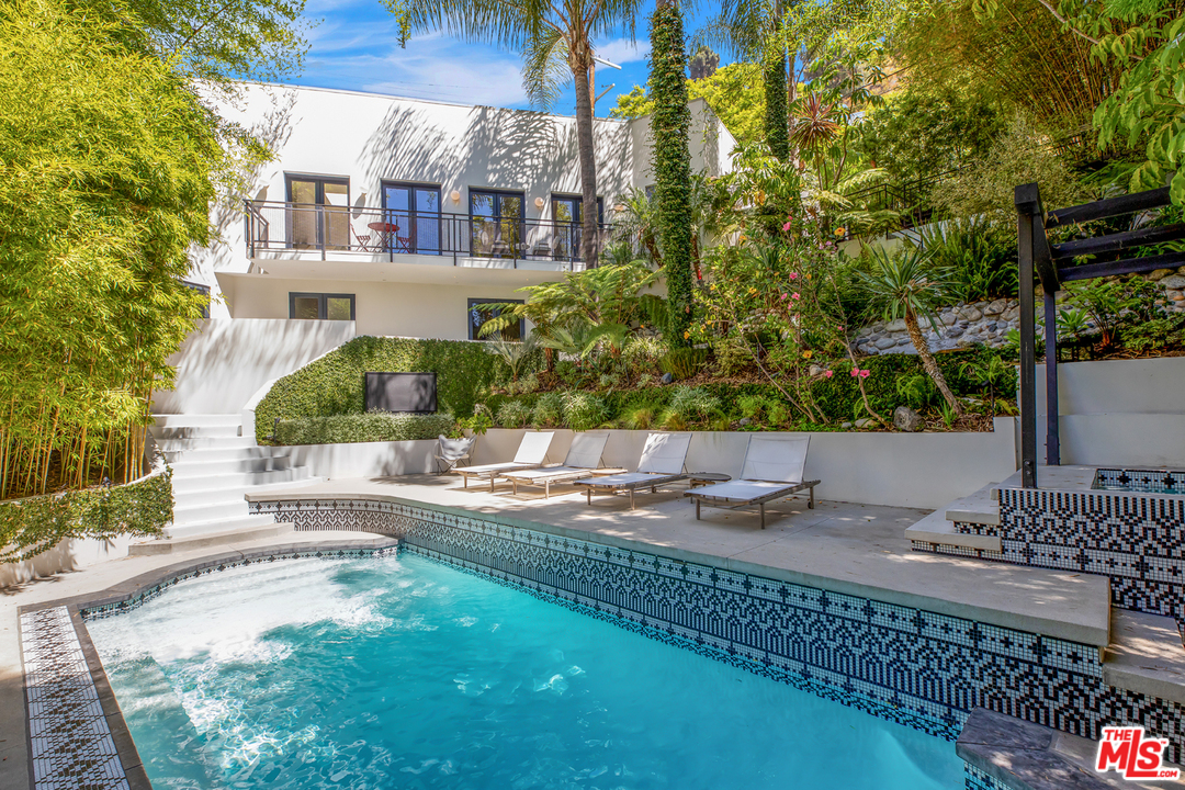 1660 Queens Road Los Angeles, CA 90069 - Photo 18 of 20 Gallery Image 18