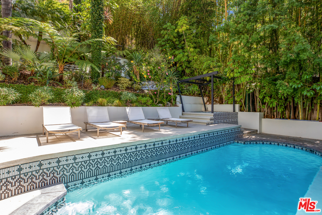 1660 Queens Road Los Angeles, CA 90069 - Photo 19 of 20 Gallery Image 19
