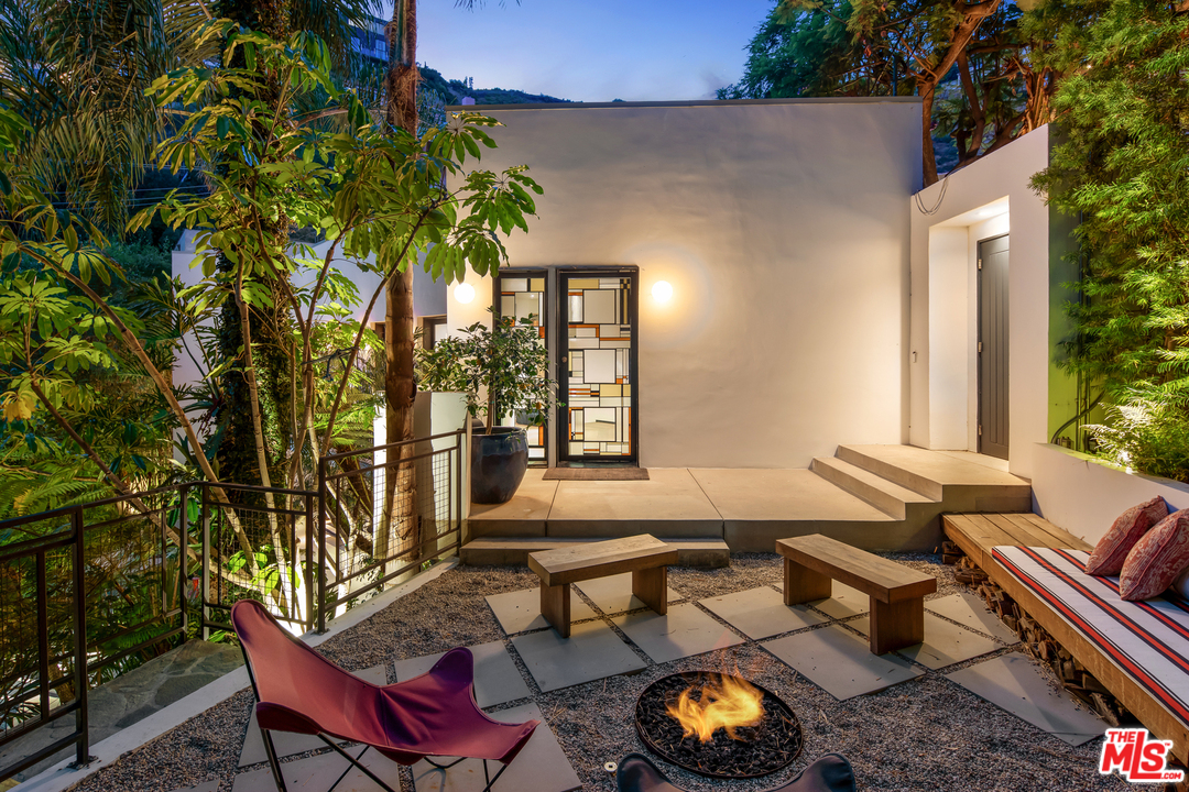 1660 Queens Road Los Angeles, CA 90069 - Photo 3 of 20 Gallery Image 3