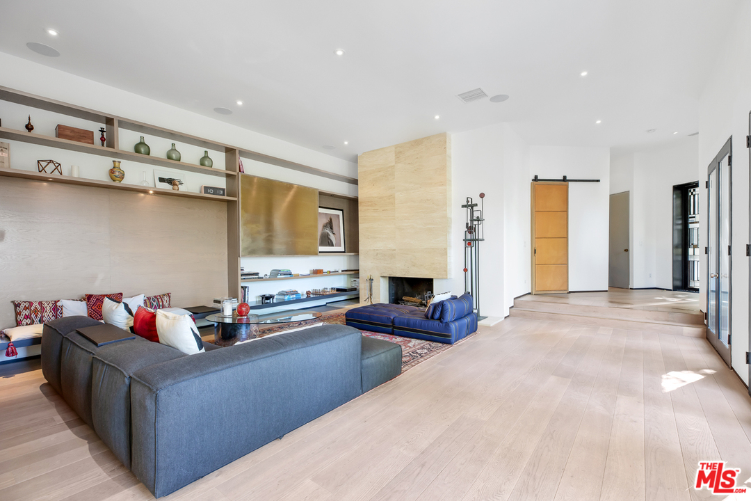 1660 Queens Road Los Angeles, CA 90069 - Photo 7 of 20 Gallery Image 7