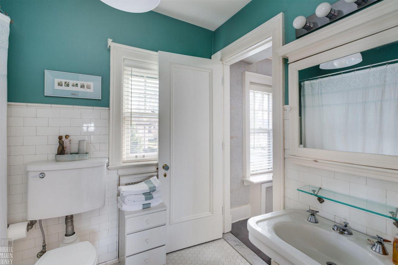 1014 Bishop Road Grosse Pointe, MI 48230 - Photo 28 of 44 31368577-27.JPG