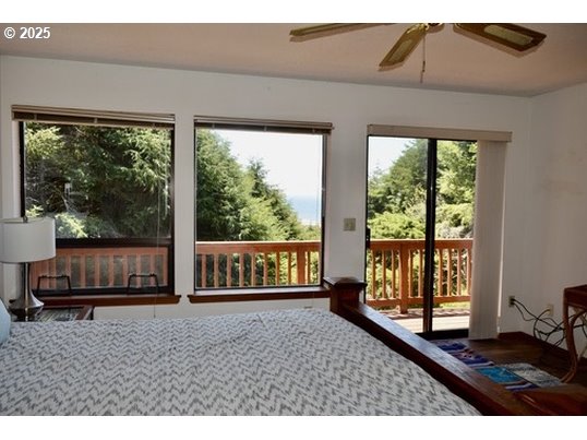 34518 Mutts Way Gold Beach, OR 97444 - Photo 17 of 40 a living room with a large window