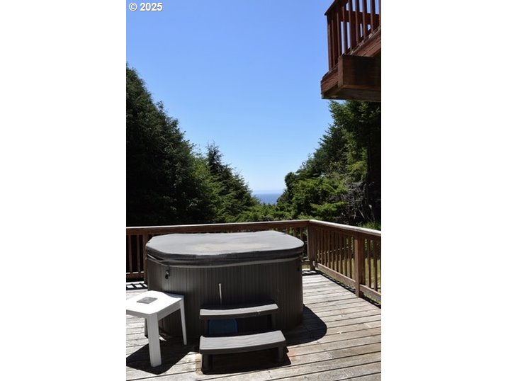 34518 Mutts Way Gold Beach, OR 97444 - Photo 23 of 40 a outdoor space with a sink