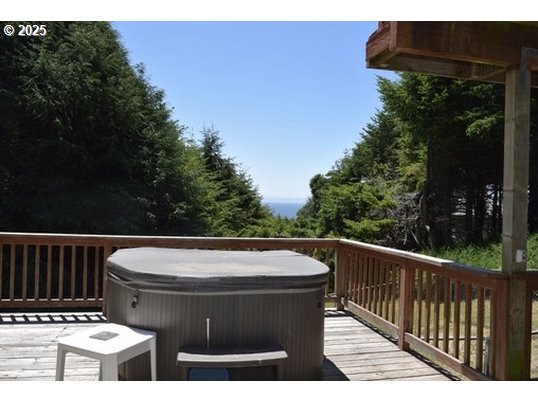 34518 Mutts Way Gold Beach, OR 97444 - Photo 33 of 40 a view of barbeque grill with tub