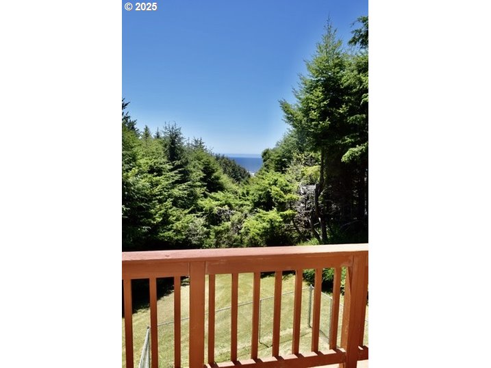 34518 Mutts Way Gold Beach, OR 97444 - Photo 38 of 40 a view of a balcony with plants