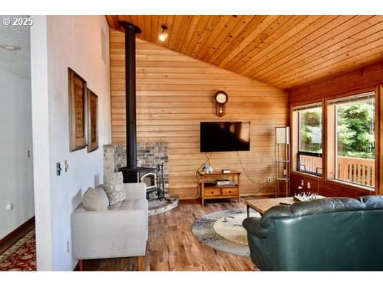 34518 Mutts Way Gold Beach, OR 97444 - Photo 7 of 40 a living room with furniture and a flat screen tv