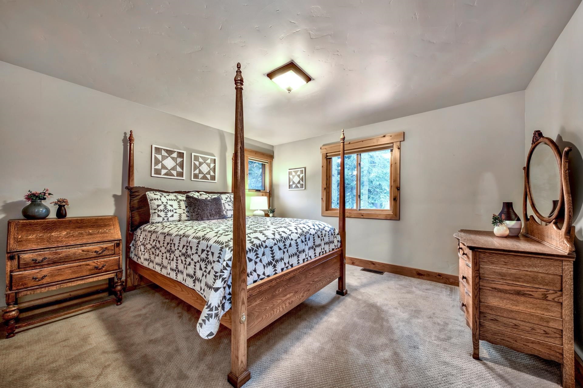 13970 Ski View Loop Truckee, CA 96161 - Photo 19 of 21 a bedroom with a bed and a dresser
