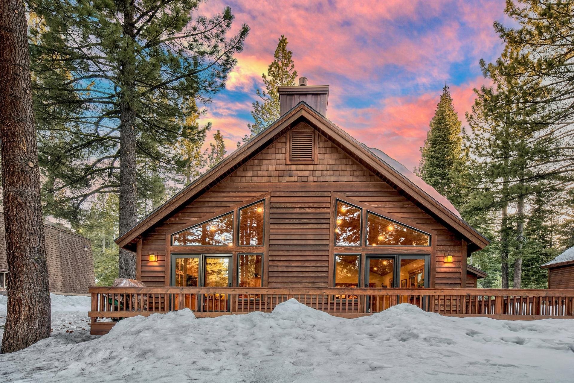 13970 Ski View Loop Truckee, CA 96161 - Photo 2 of 21 a front view of a house with a yard