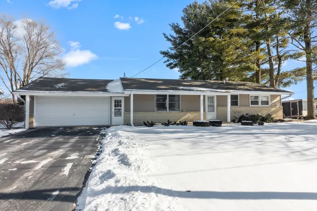 $232,500 | 304 South State Street, Poplar Grove, IL 61065