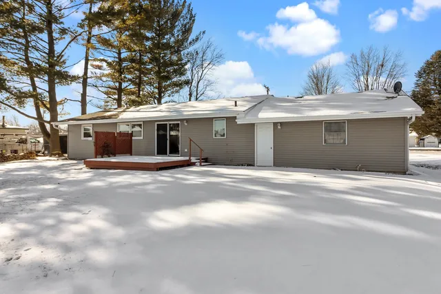 $232,500 | 304 South State Street, Poplar Grove, IL 61065
