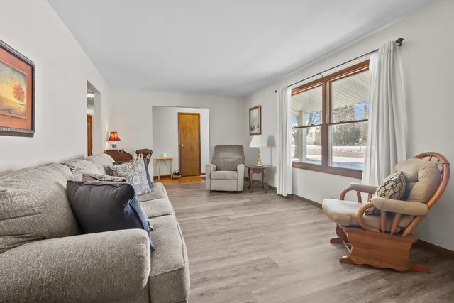 $232,500 | 304 South State Street, Poplar Grove, IL 61065