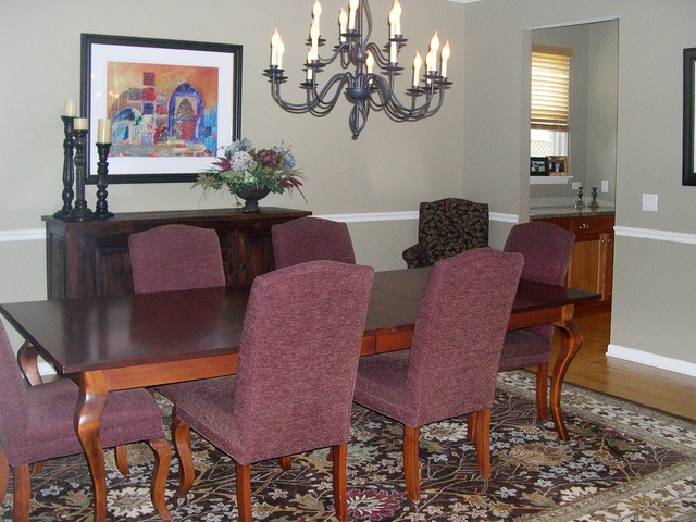 32 Prall's Loop Highwood, IL 60040 - Photo 4 of 10 a view of a dining room with furniture