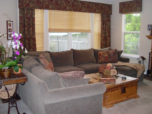 32 Prall's Loop Highwood, IL 60040 - Photo 7 of 10 a living room with furniture and a large window