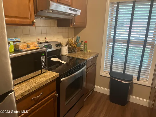 $2,300 | 93 Thimbleberry Road, Malta, NY 12020