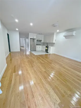 $3,450 | Undisclosed Address | Murray Hill - Flushing
