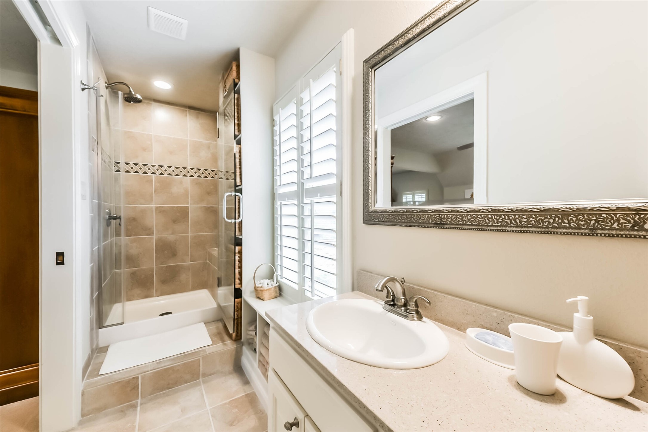 25295 Bull Ridge Drive Porter, TX 77365 - Photo 34 of 49 Full Bath in the primary suite upstairs