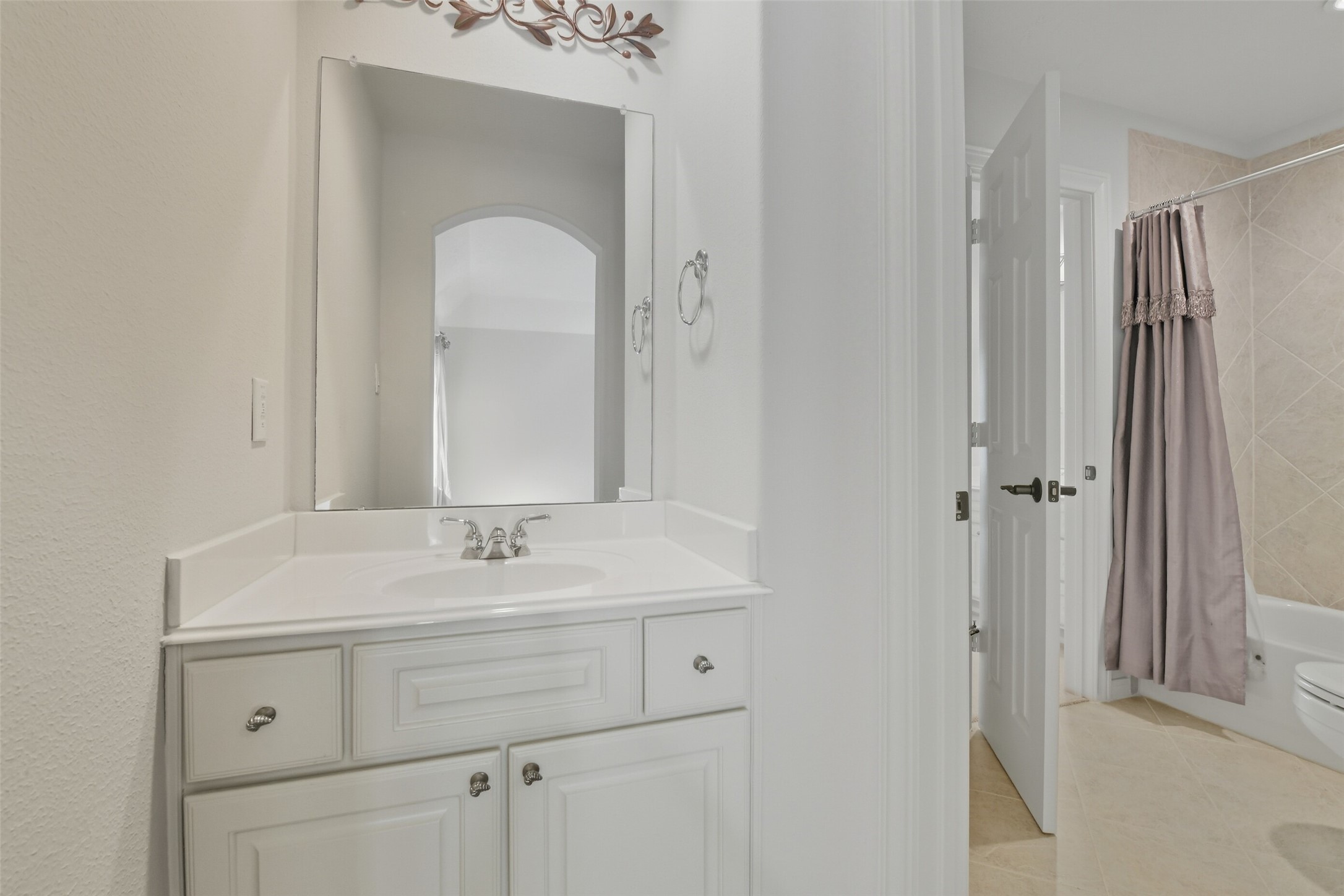 25295 Bull Ridge Drive Porter, TX 77365 - Photo 38 of 49 Jack and Jill Bath pass through between Bedrooms 4 and 5