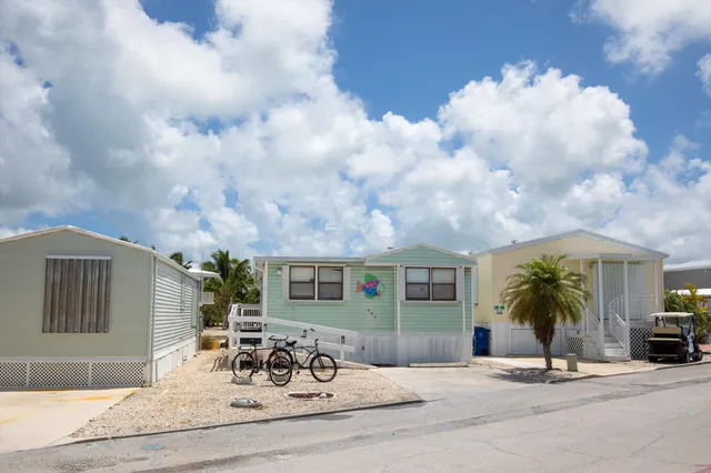a view of a dinning table and chairs in patio