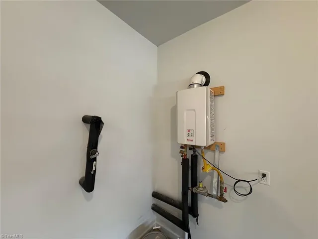 $2,495 | 5506 Glad Acres Road, Pfafftown, NC 27040