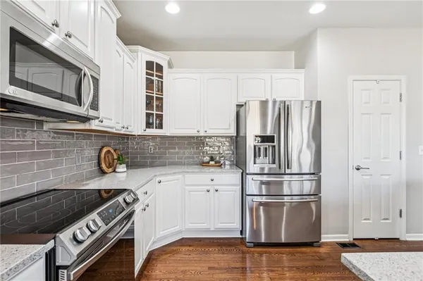 $475,000 | 1022 Southwest Cheshire Drive, Lee's Summit, MO 64083