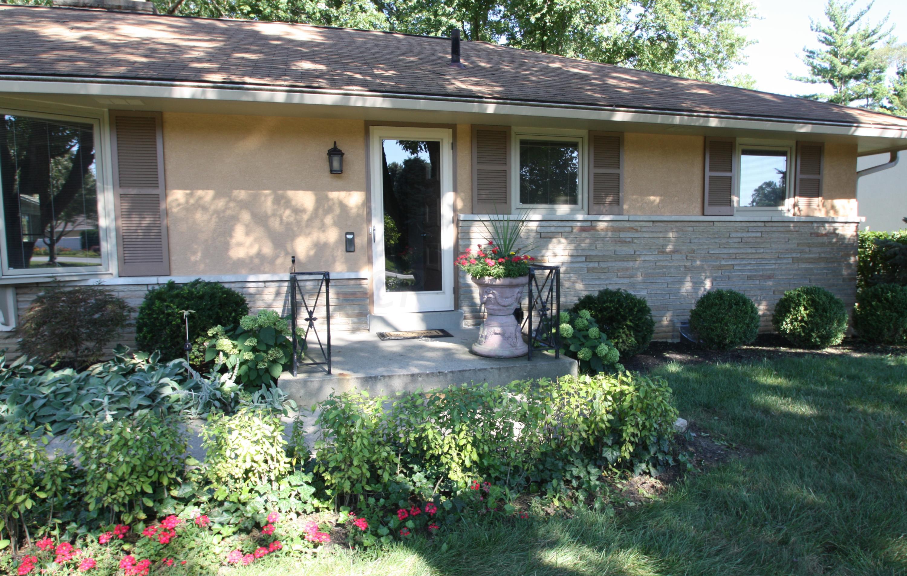 3828 Mountview Road Columbus, OH 43220 - Photo 3 of 22