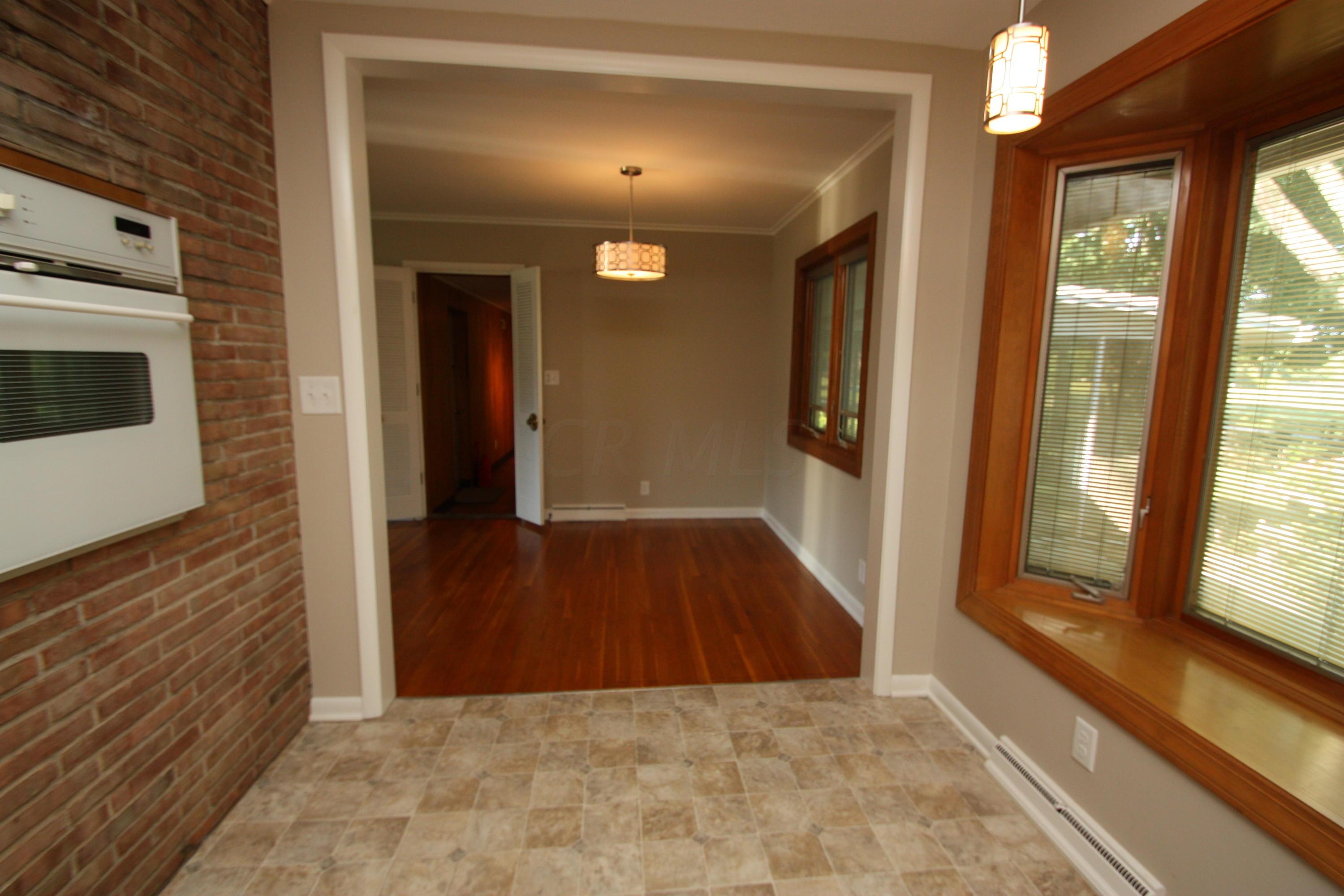 3828 Mountview Road Columbus, OH 43220 - Photo 9 of 22