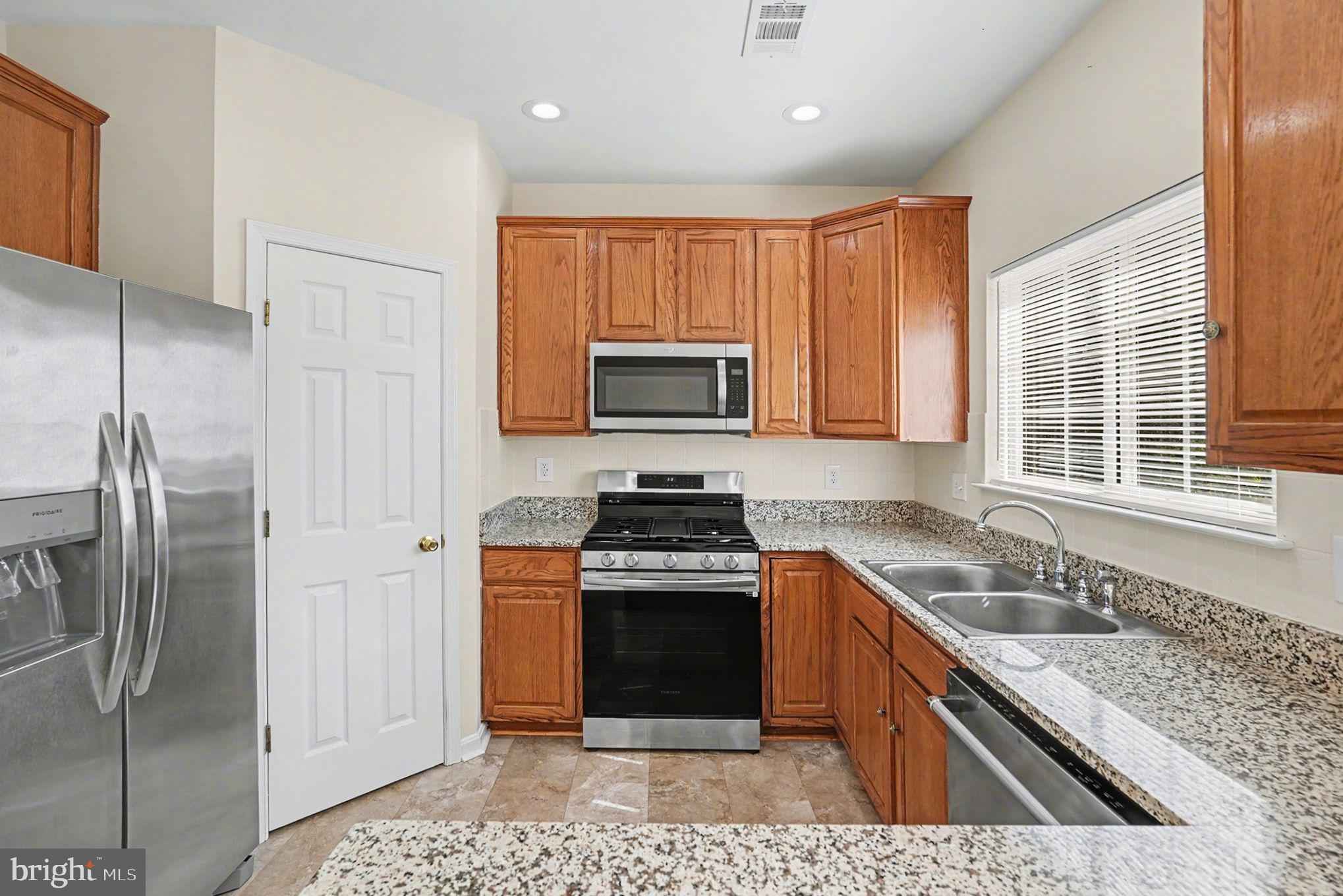 359 Snyder Lane Culpeper, VA 22701 - Photo 8 of 34 Stainless Steele Appliances and Pantry