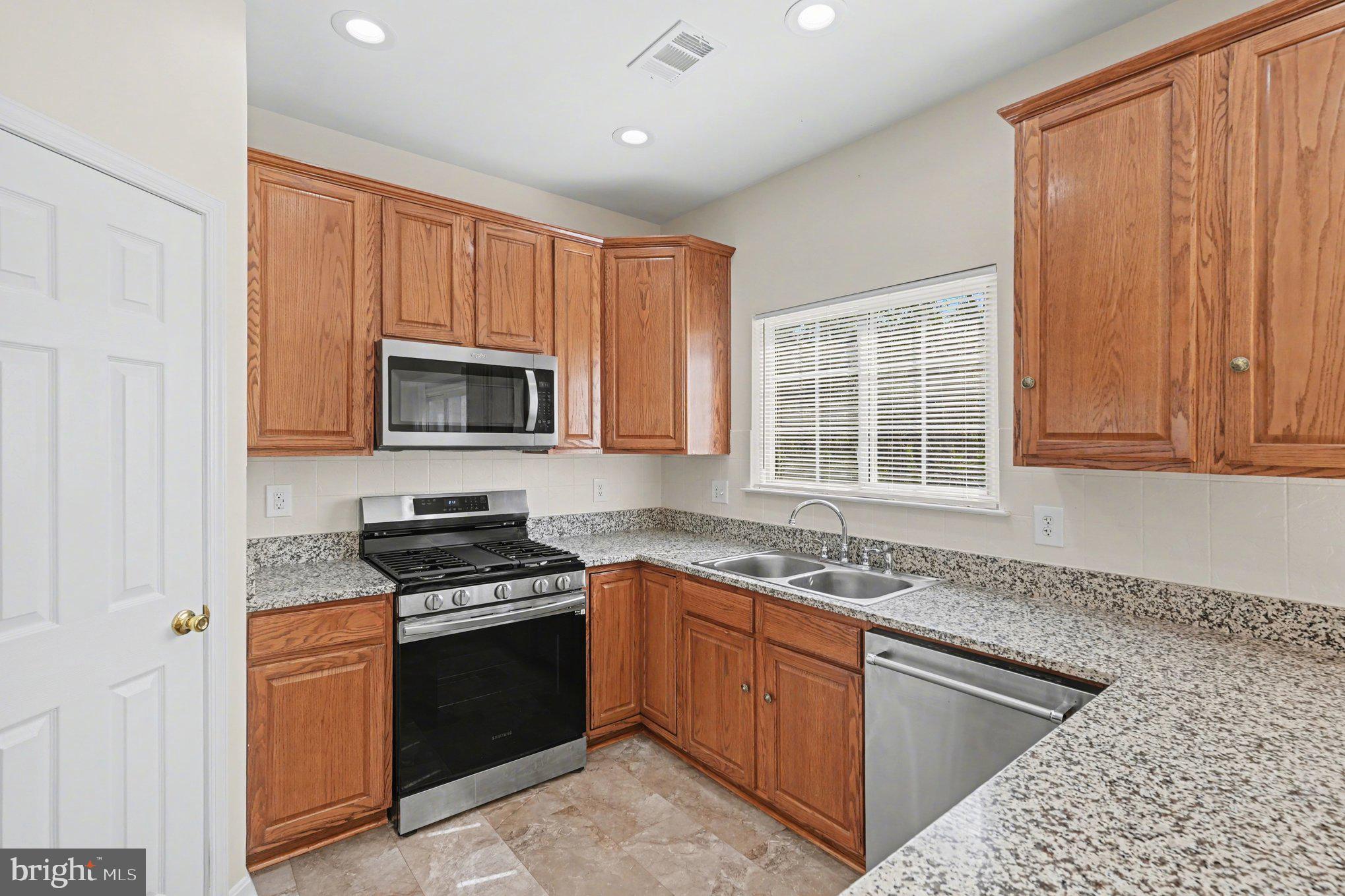 359 Snyder Lane Culpeper, VA 22701 - Photo 9 of 34 Granite Counters