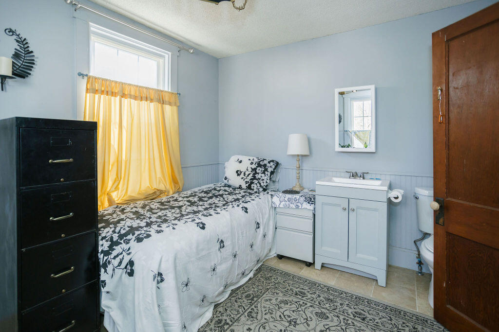 140 Maple Avenue Farmington, ME 04938 - Photo 8 of 56 taylor-kaminsky-photo-7