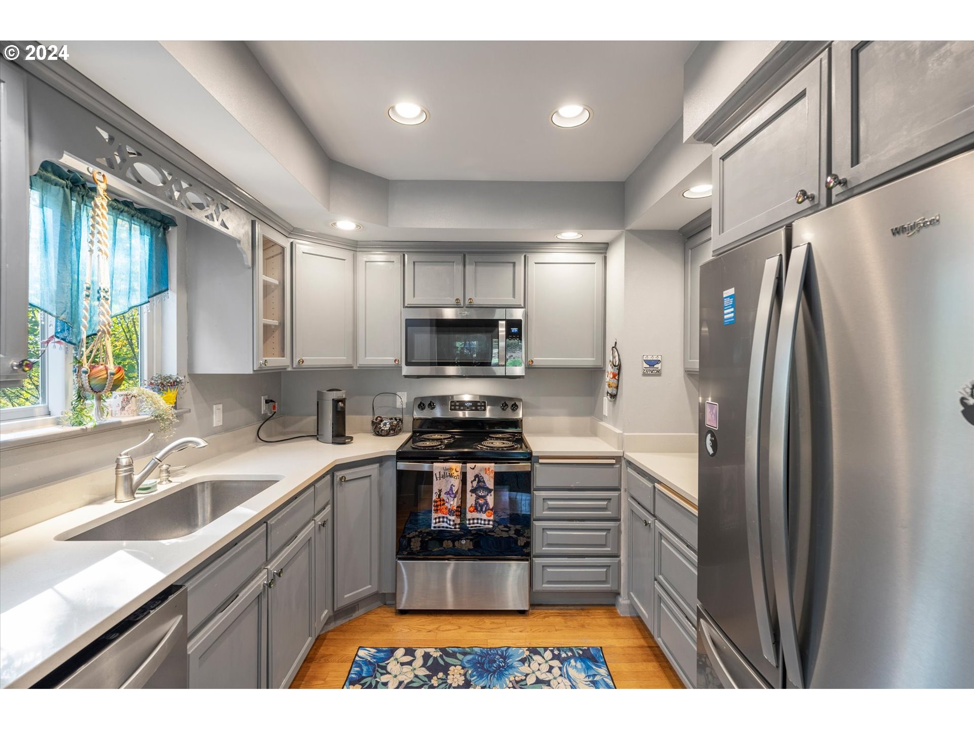 3516 Sunset Way Longview, WA 98632 - Photo 13 of 37 a kitchen with stainless steel appliances granite countertop a sink stove and refrigerator