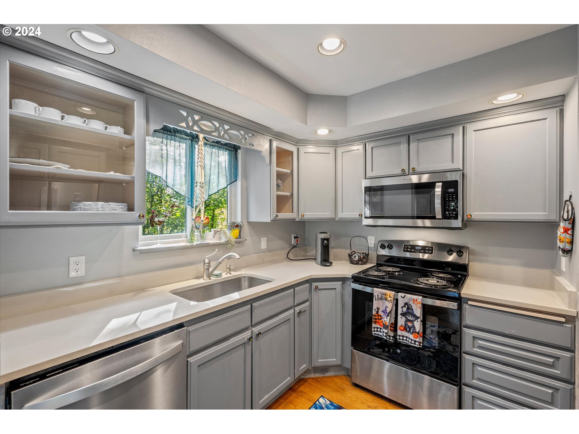 3516 Sunset Way Longview, WA 98632 - Photo 14 of 37 a kitchen with a sink stove top oven and microwave
