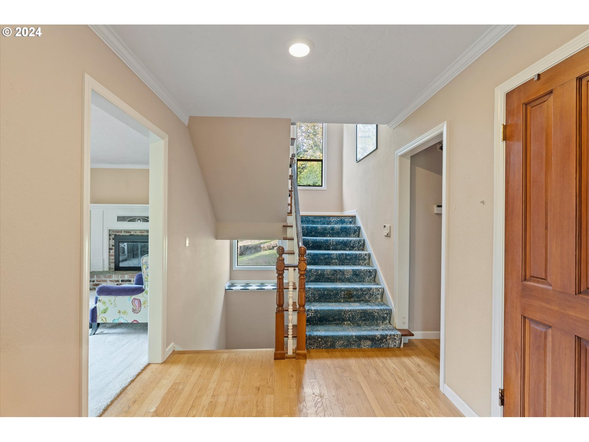 3516 Sunset Way Longview, WA 98632 - Photo 17 of 37 a view of entryway with wooden floor
