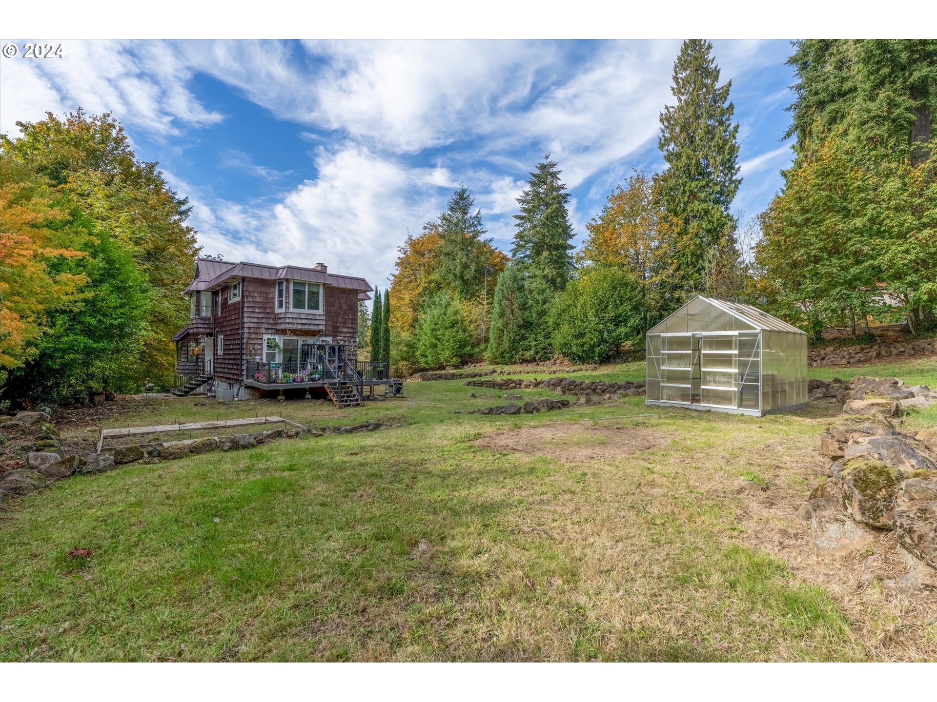 3516 Sunset Way Longview, WA 98632 - Photo 33 of 37 a house view with a garden space