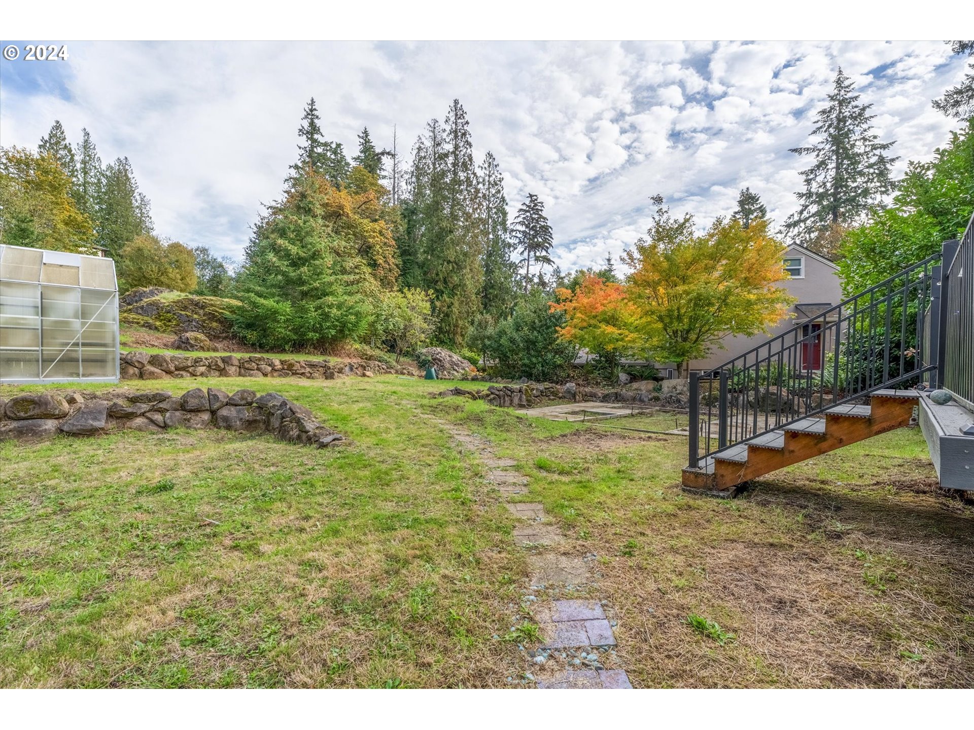 3516 Sunset Way Longview, WA 98632 - Photo 36 of 37 a backyard of a house with lots of green space