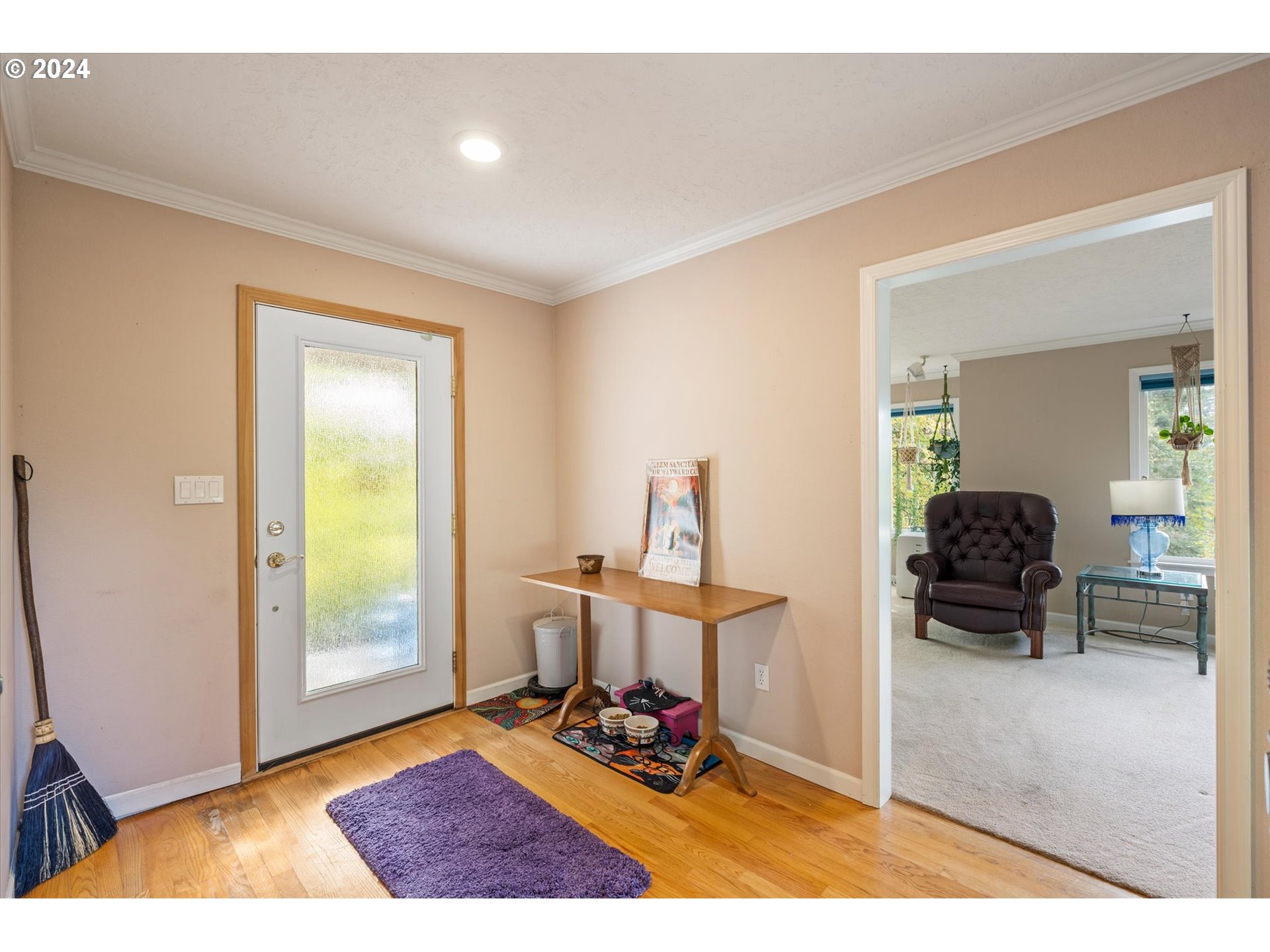3516 Sunset Way Longview, WA 98632 - Photo 4 of 37 a living room with furniture and a wooden floor