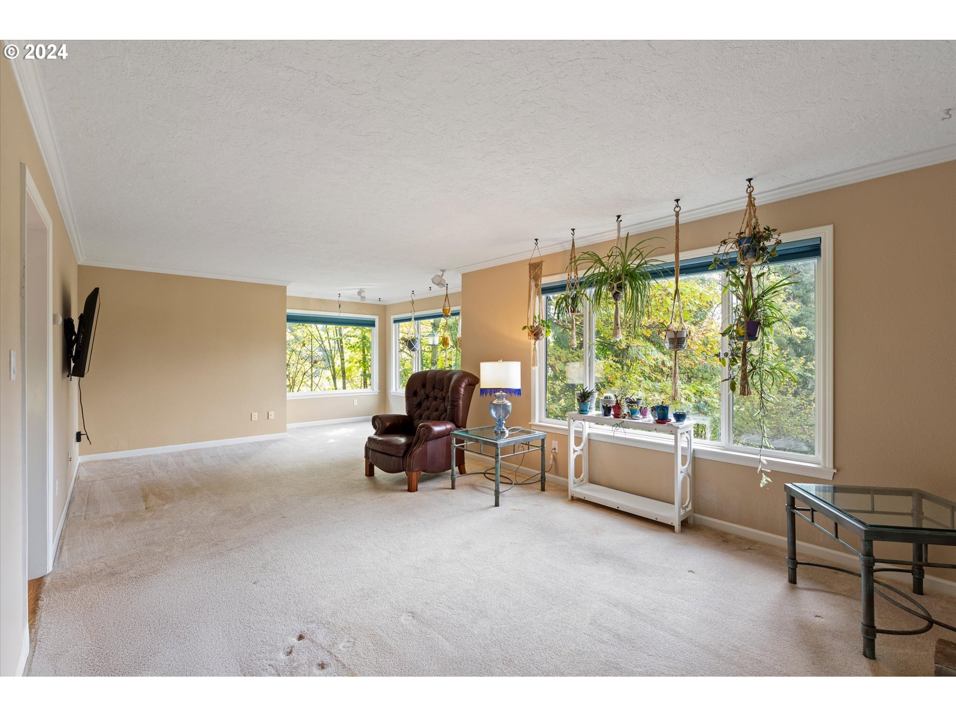 3516 Sunset Way Longview, WA 98632 - Photo 7 of 37 a living room with furniture and a large window