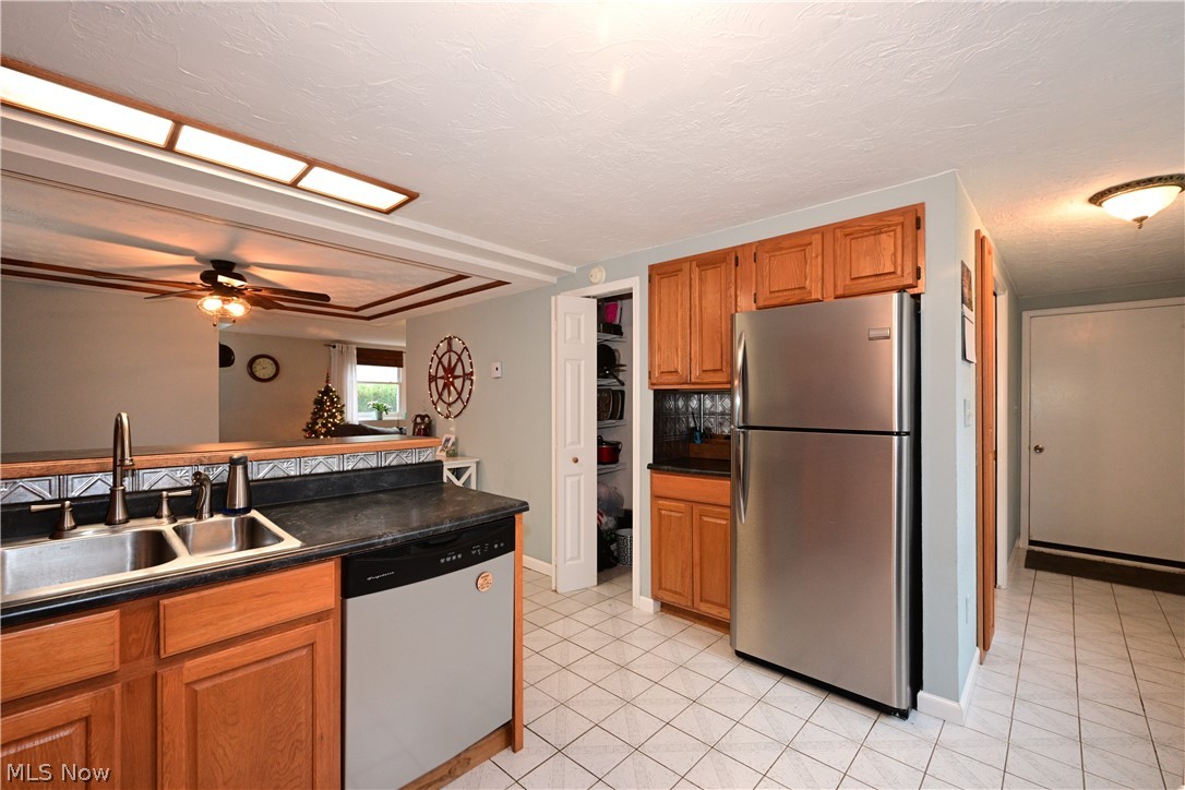296 Guilford Road Vermilion, OH 44089 - Photo 13 of 32