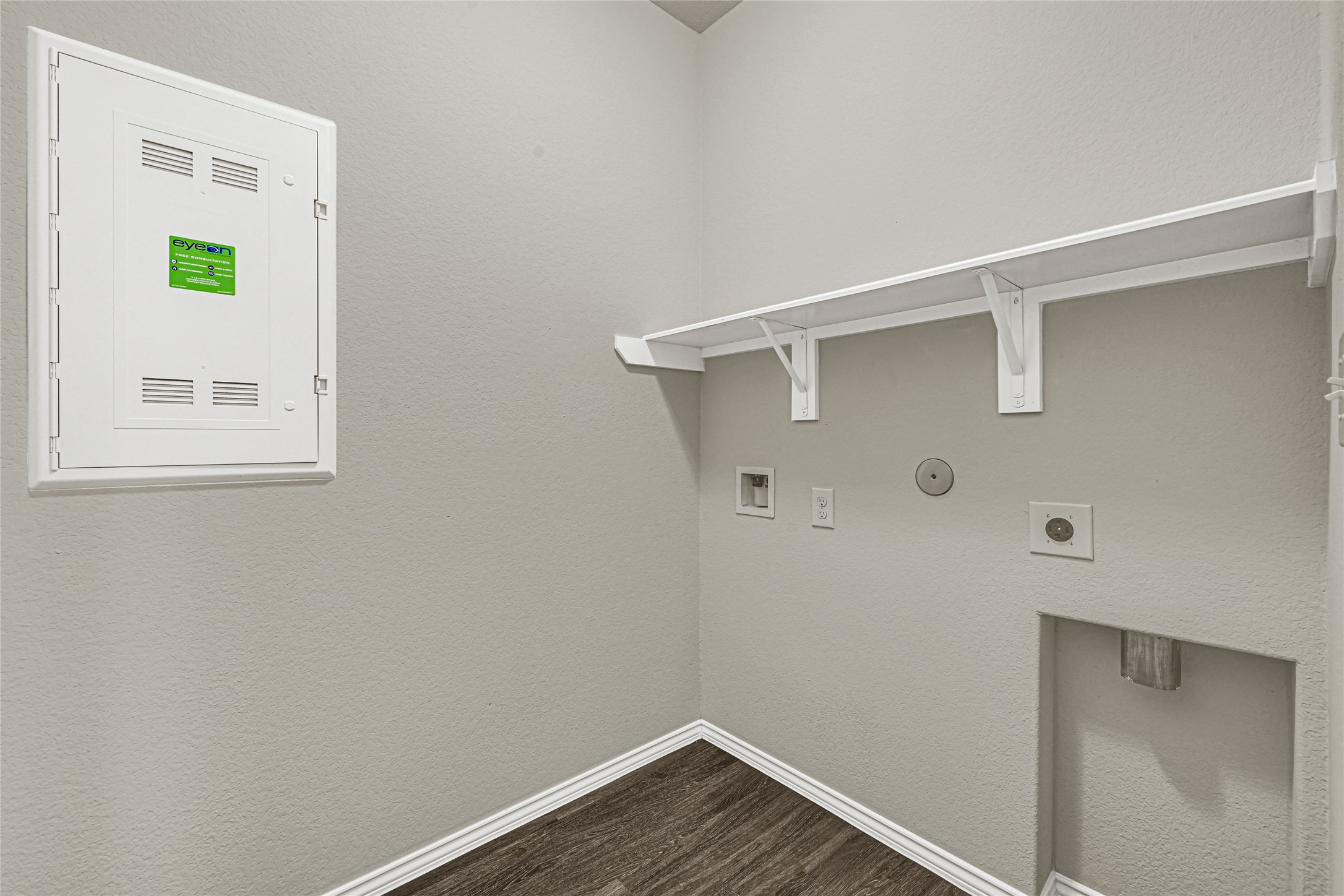 2210 Timberland Country Court Conroe, TX 77304 - Photo 14 of 25 a view of an empty room
