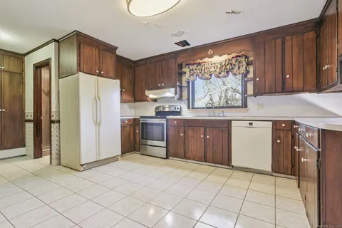 $550,000 | 16 Green Avenue, Stonington, CT 06379