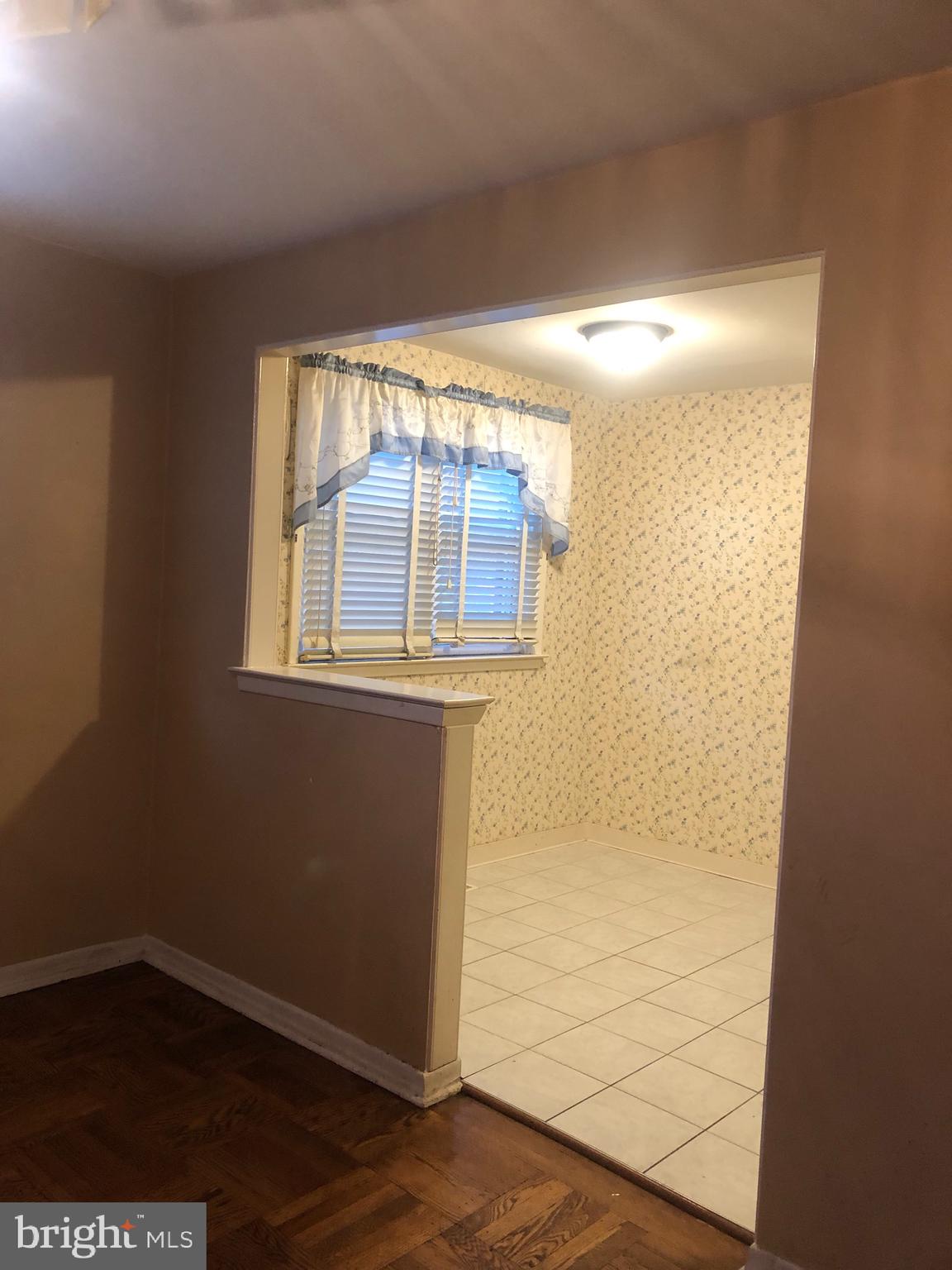 3505 Newberry Road Philadelphia, PA 19154 - Photo 4 of 17 Looking into kitchen from Dining Rm