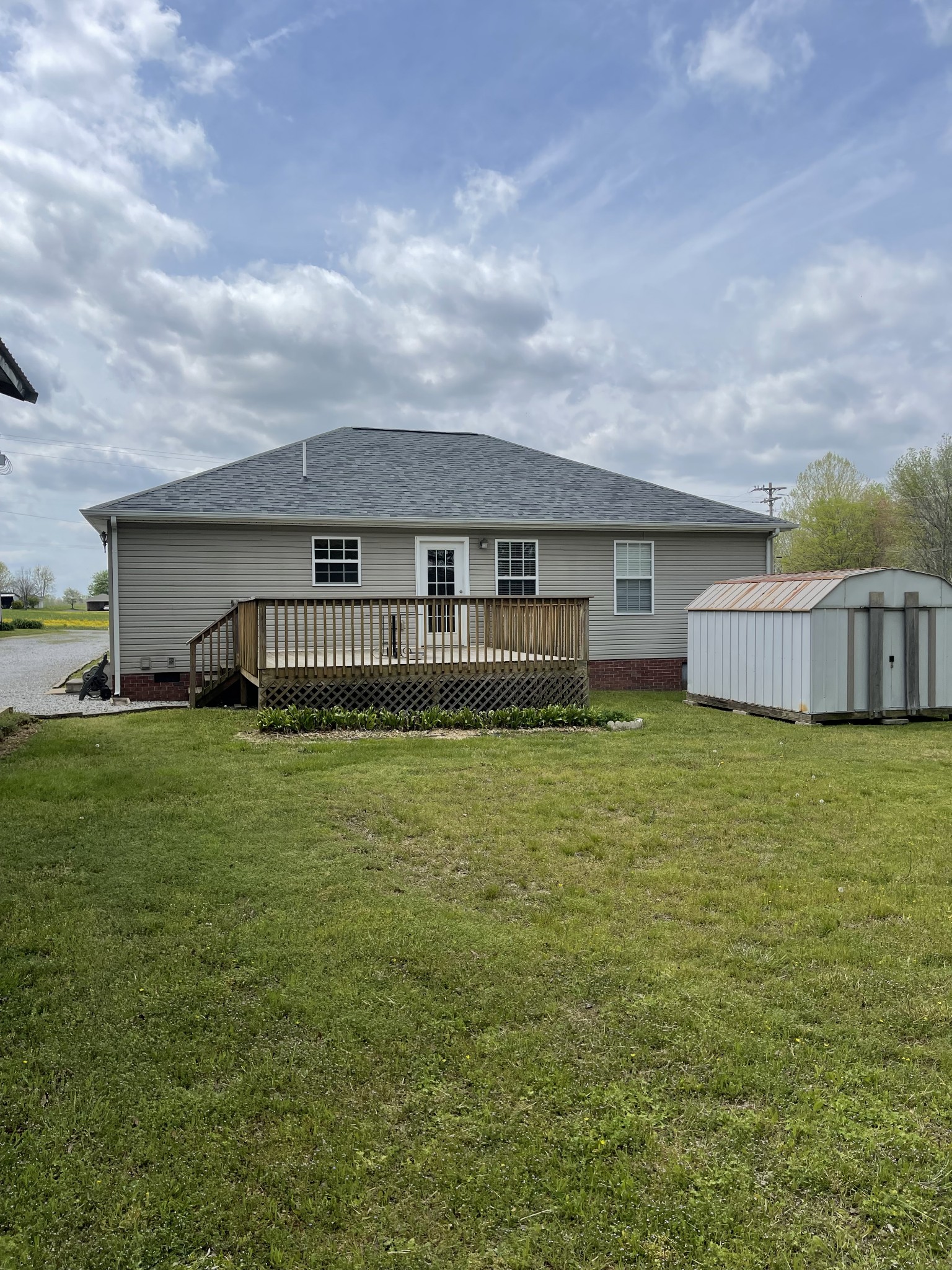 4 Warner Road Lawrenceburg, TN 38464 - Photo 3 of 17 a front view of a house with a garden