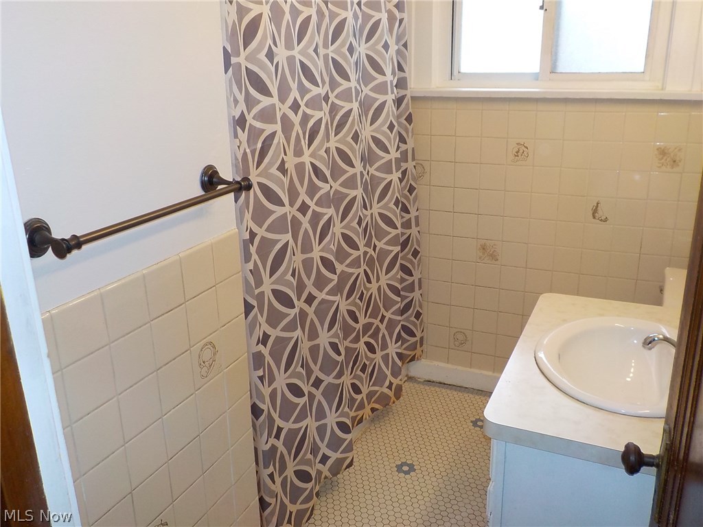 15621 Greenway Road Cleveland, OH 44111 - Photo 18 of 33 Gallery Image 18