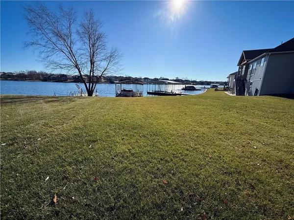 $975,000 | 1427 Young Circle, Raymore, MO 64083
