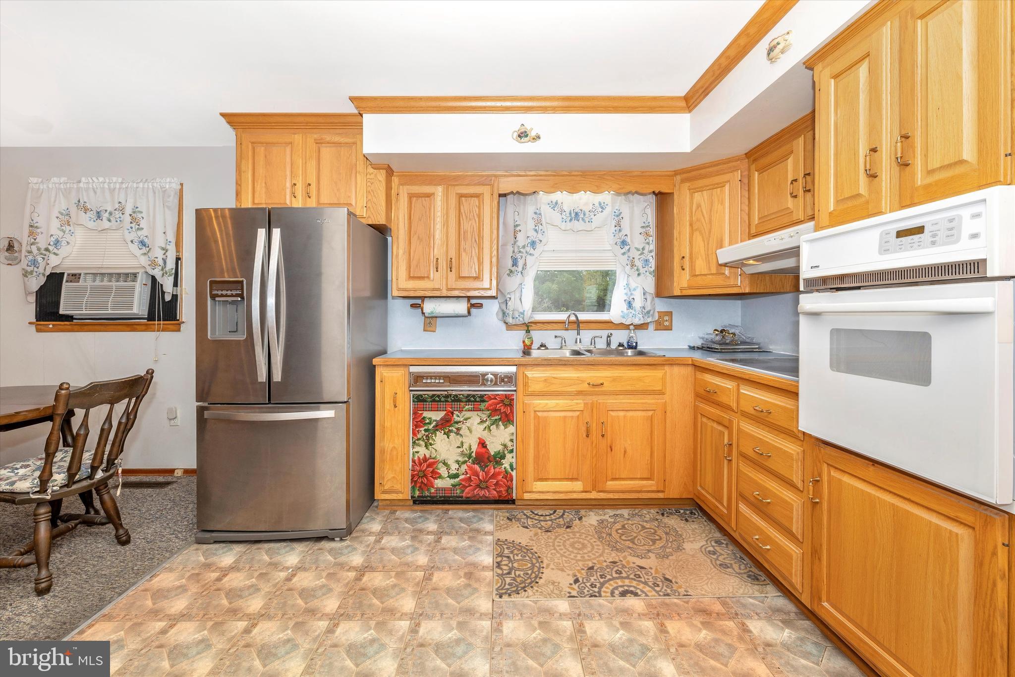 9936 Bethel Road Frederick, MD 21702 - Photo 8 of 45 Custom solid wood cabinets