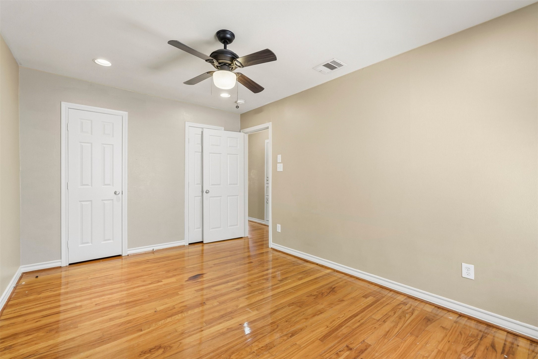 3445 Nathaniel Brown Street Houston, TX 77021 - Photo 14 of 19 a view of an empty room
